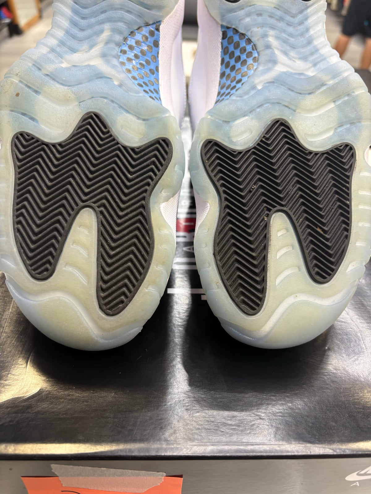 Jordan 11 Retro Legend Blue (2024)