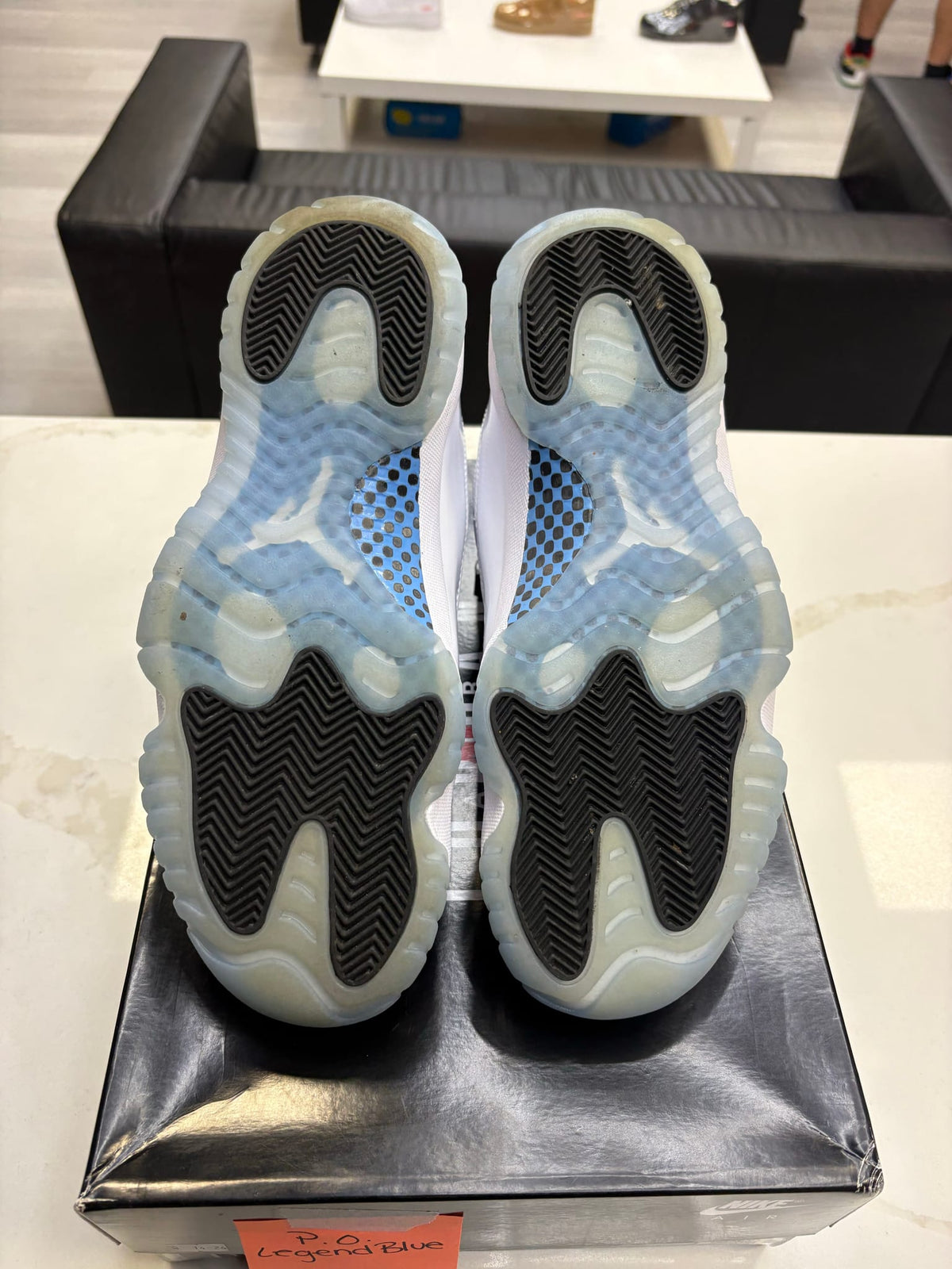 Jordan 11 Retro Legend Blue (2024)