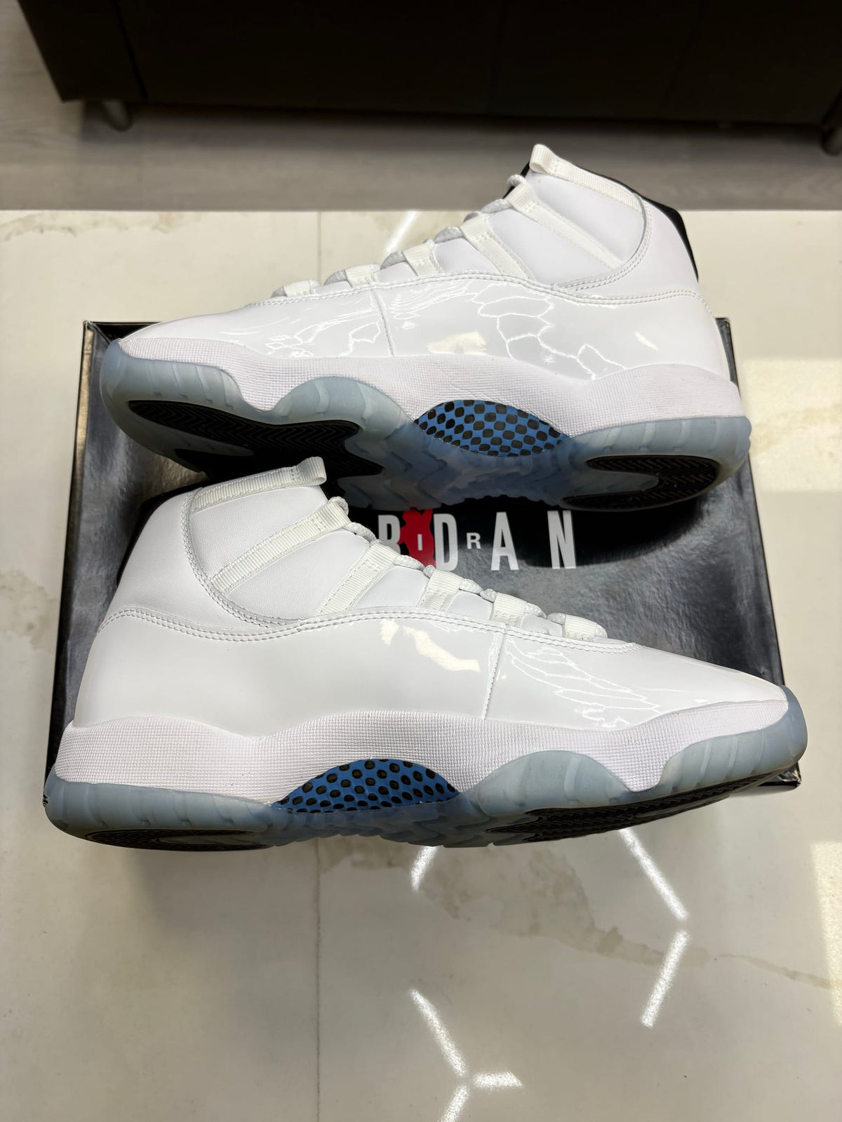 Jordan 11 Retro Legend Blue (2024)
