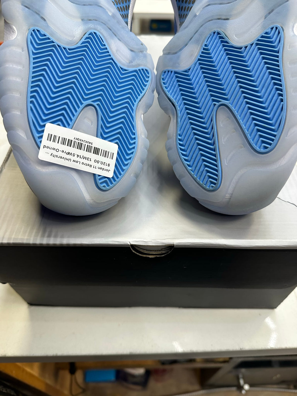 Jordan 11 Retro Low University Blue (2026)