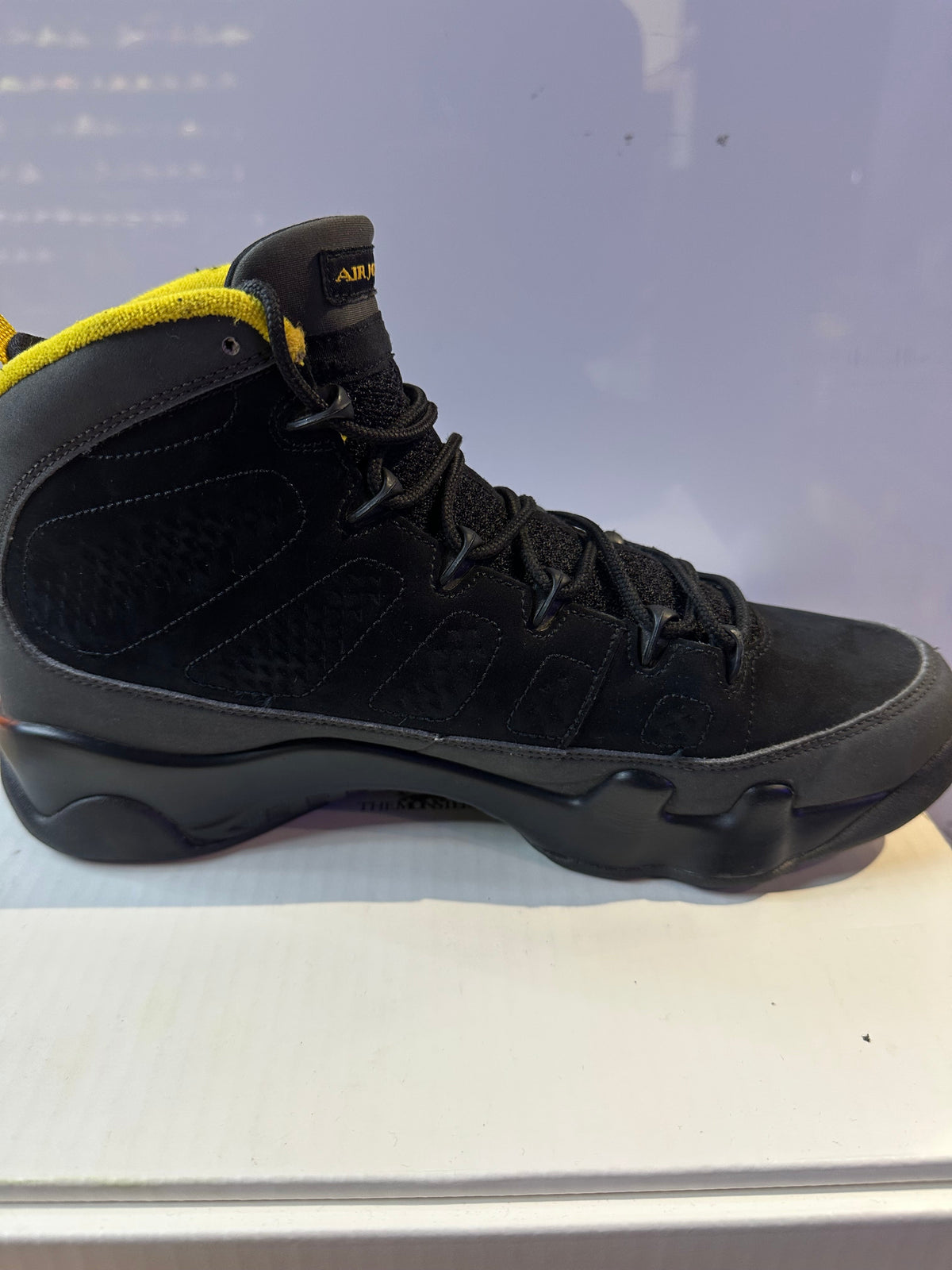 Jordan 9 Retro Dark Charcoal University Gold