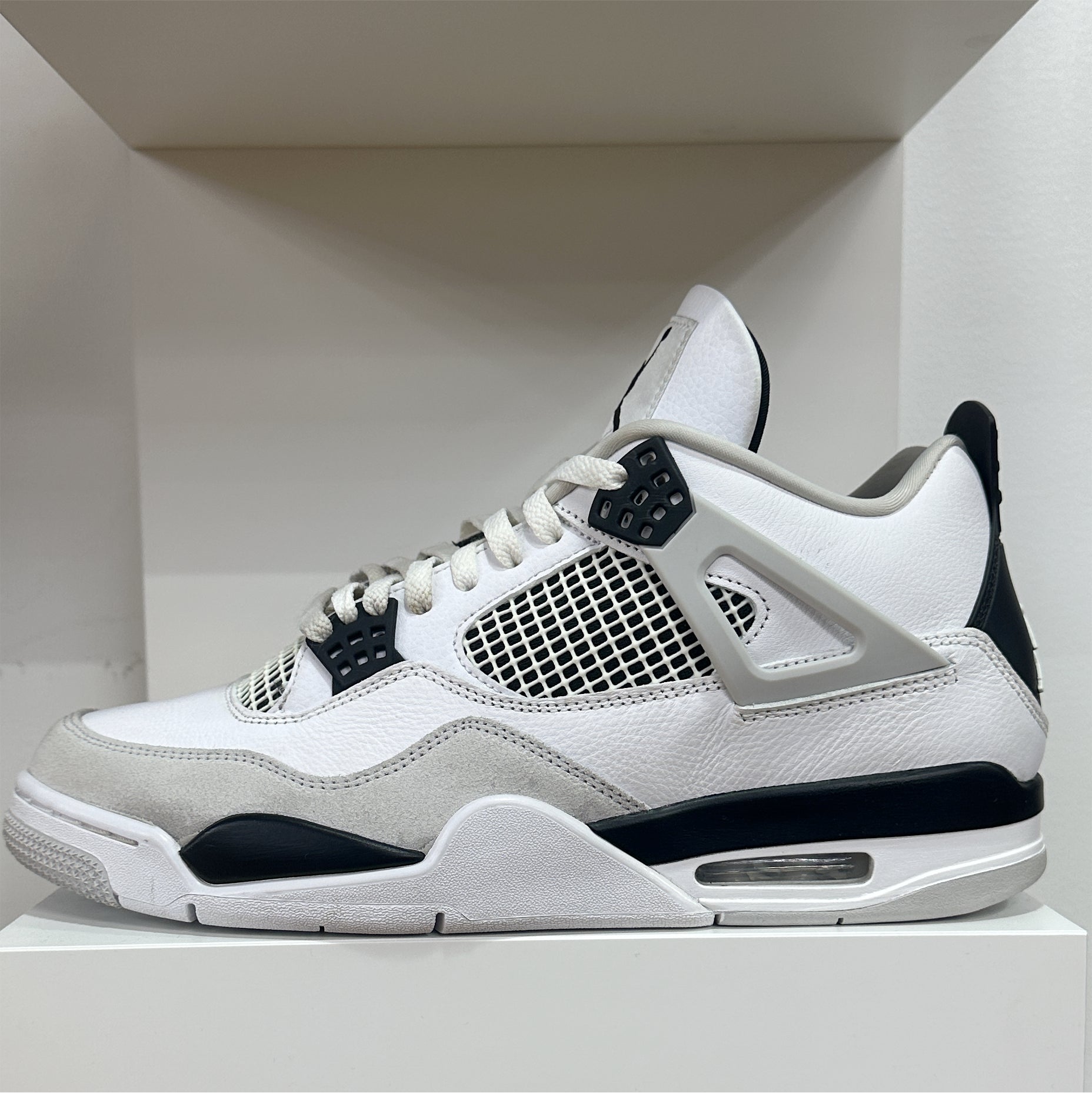 Air Jordan 4 “Military Black” (Pre-Owned)