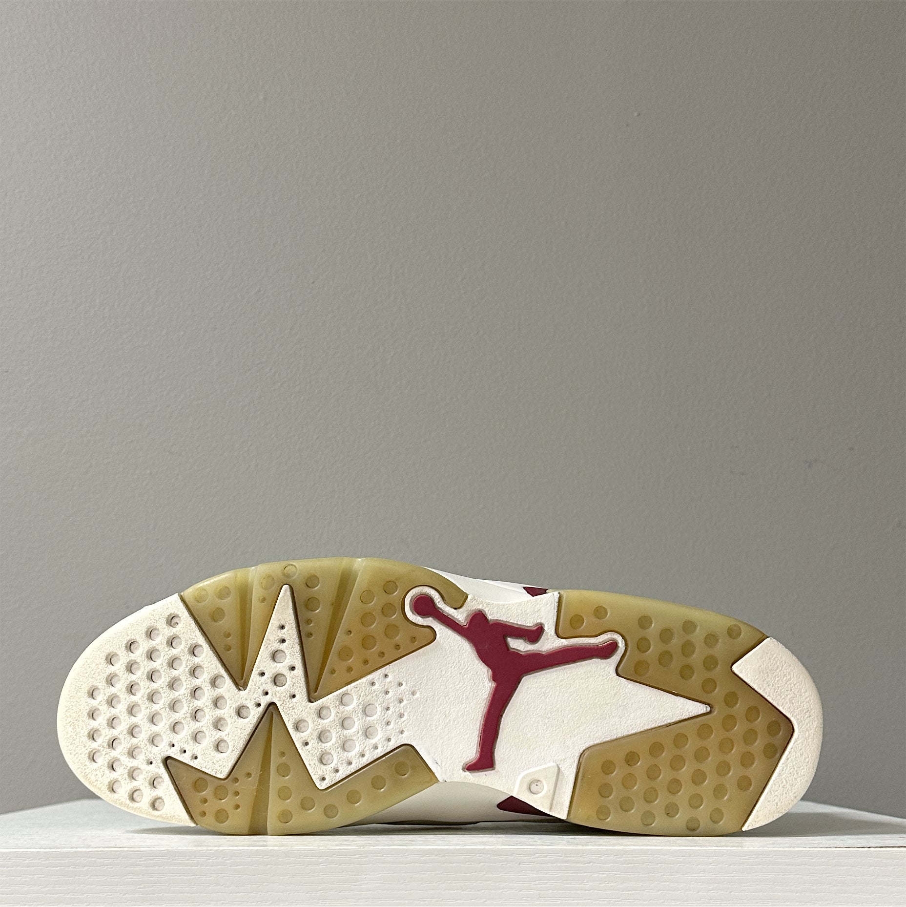 Air Jordan 6 "Maroon" 2015 (pre-owned)