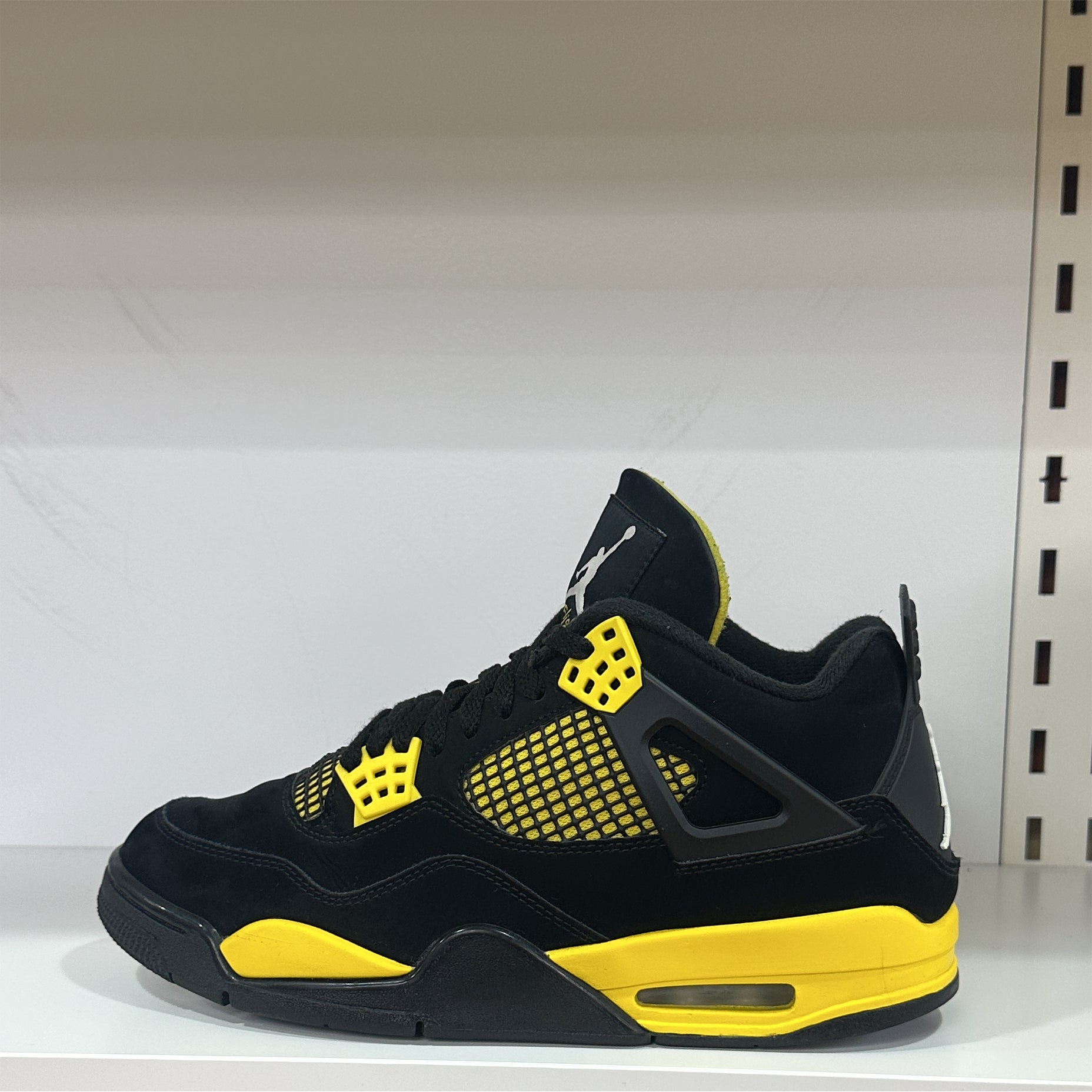 Air Jordan 4 “Thunder” (Pre-Owned)