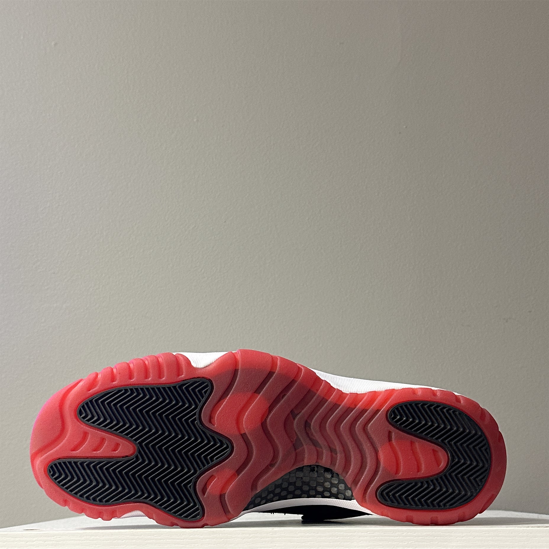 Air Jordan 11 Low "Bred" (Pre-Owned)