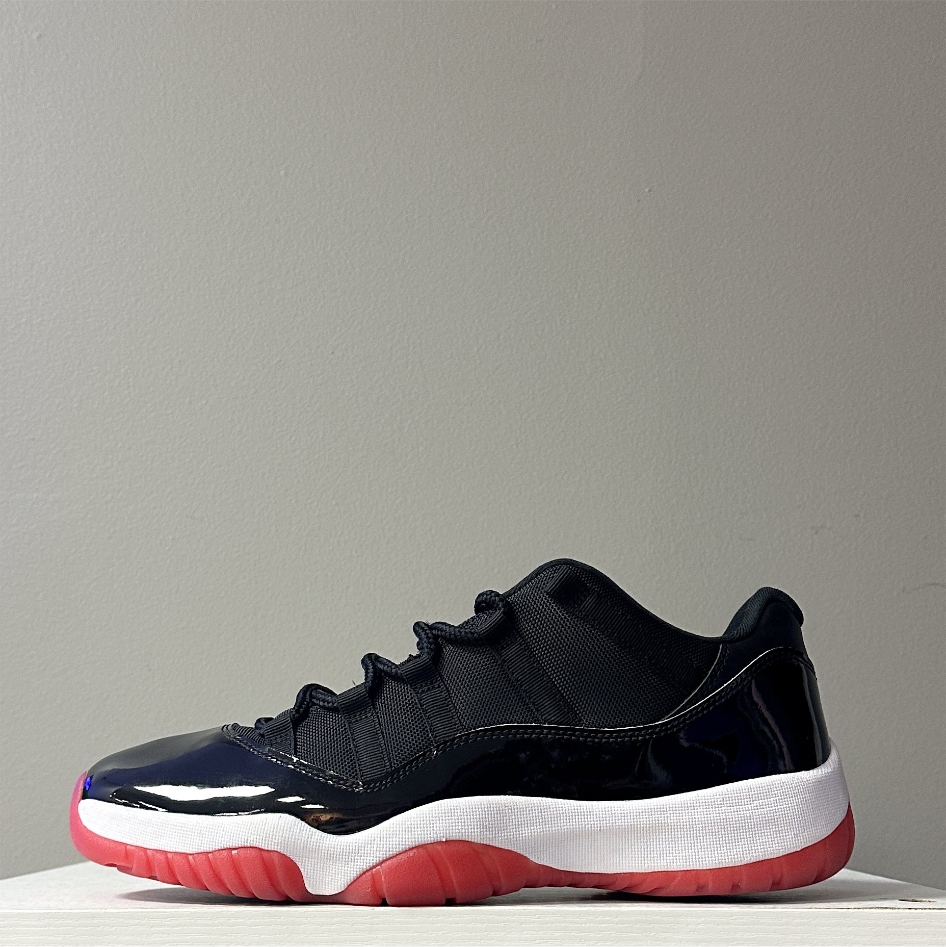Air Jordan 11 Low "Bred" (Pre-Owned)