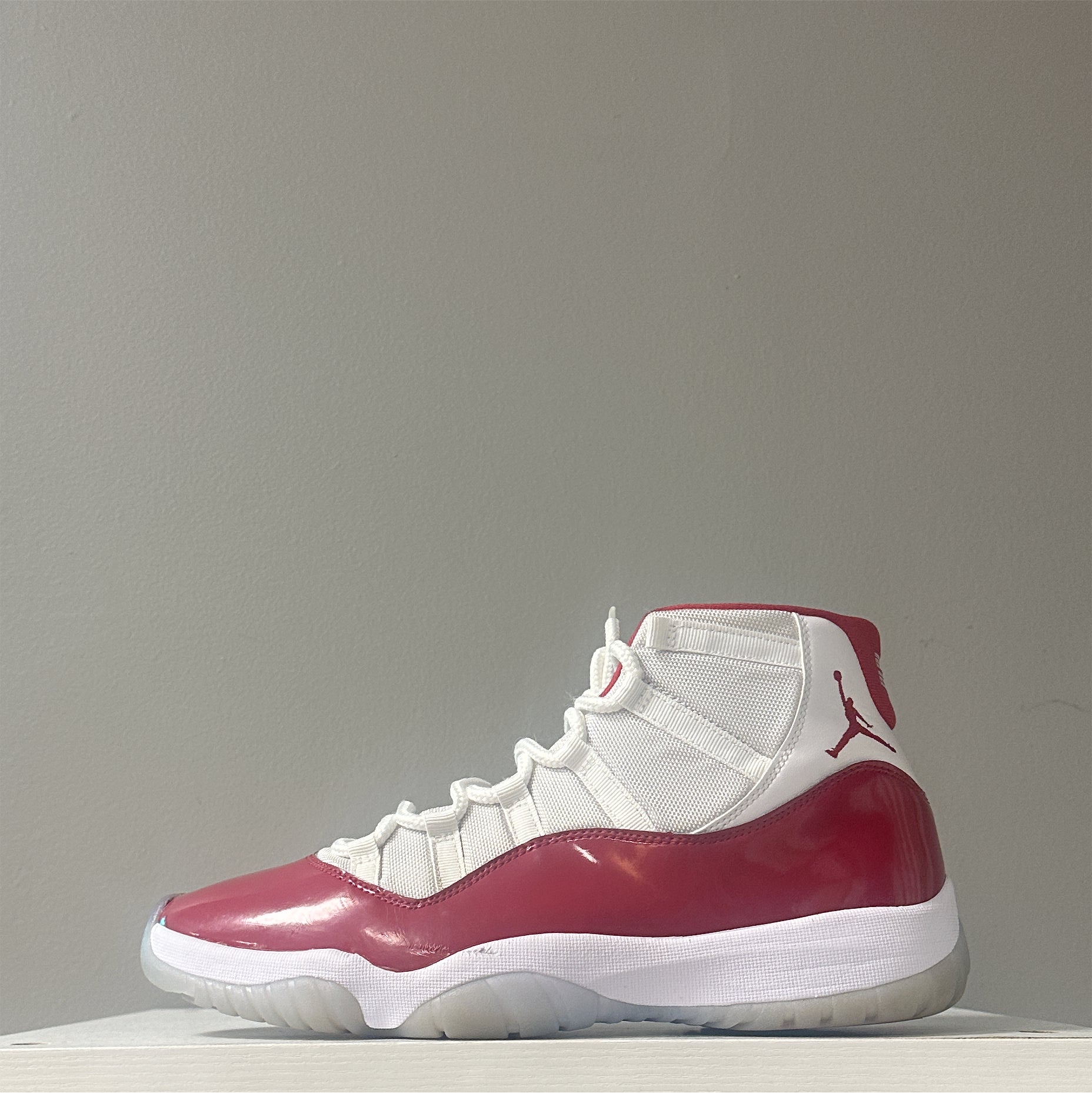 Air Jordan 11 " Cherry " (Pre-Owned)
