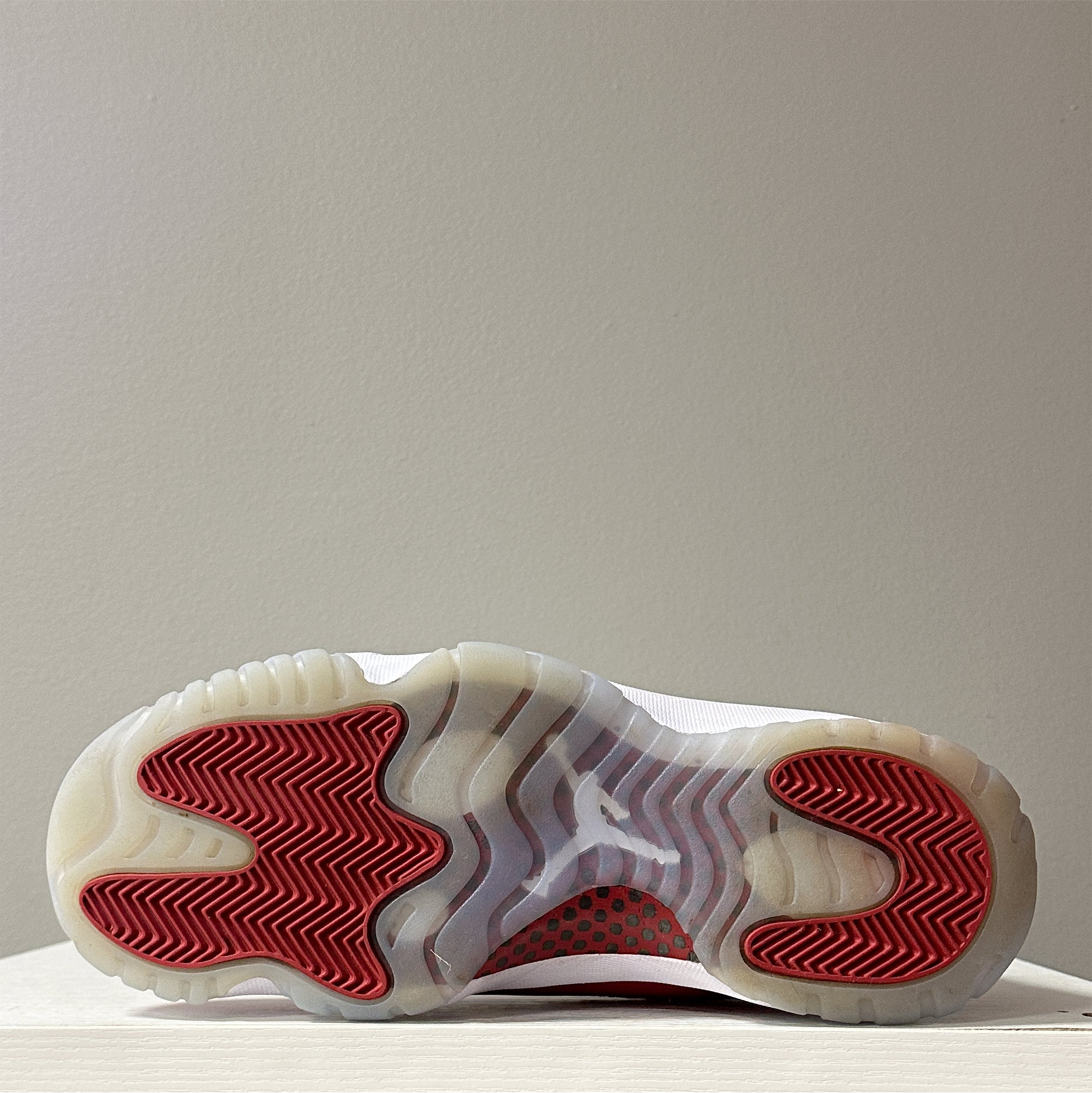 *Air Jordan 11 “Cherry” (pre-owned)