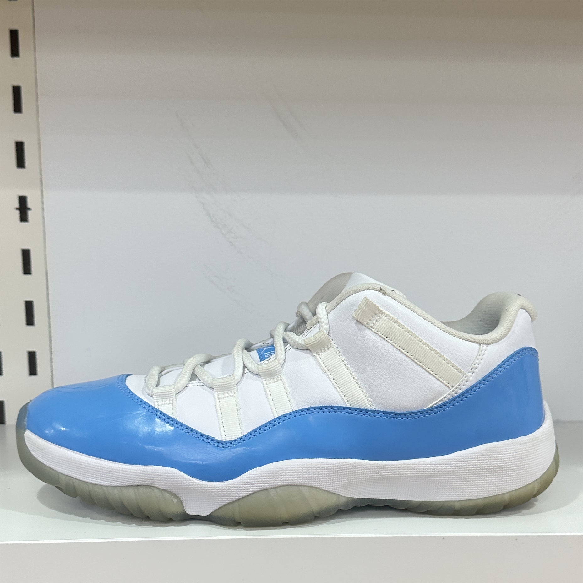 Air Jordan 11 Low “University Blue” (2017)(Pre-Owned)