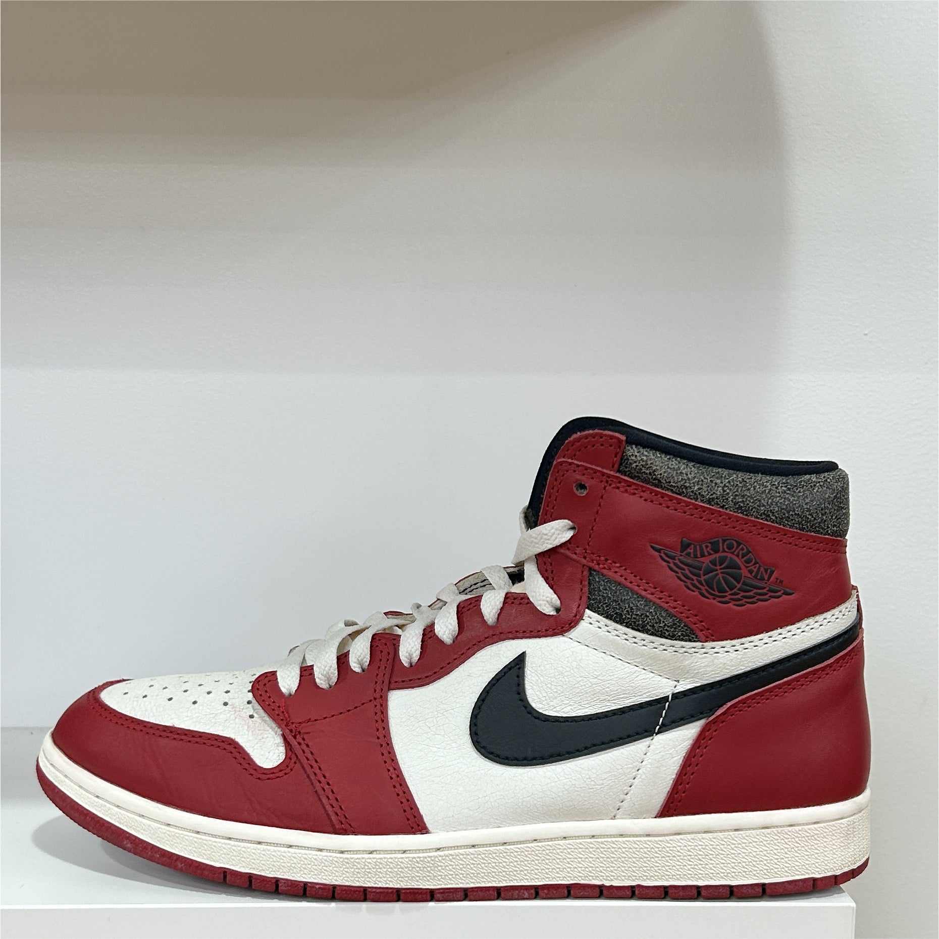 Air Jordan 1 "Chicago Lost and Found" (Pre-Owned)
