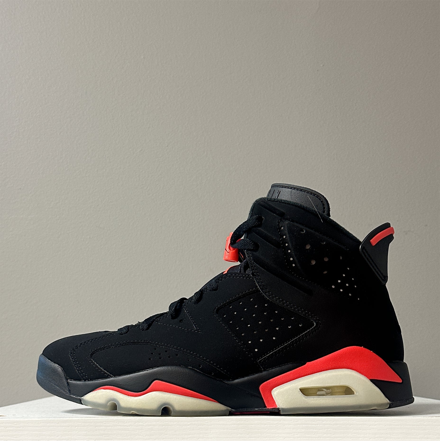 Air Jordan 6 "Infrared" (2019) (Pre-Owned)