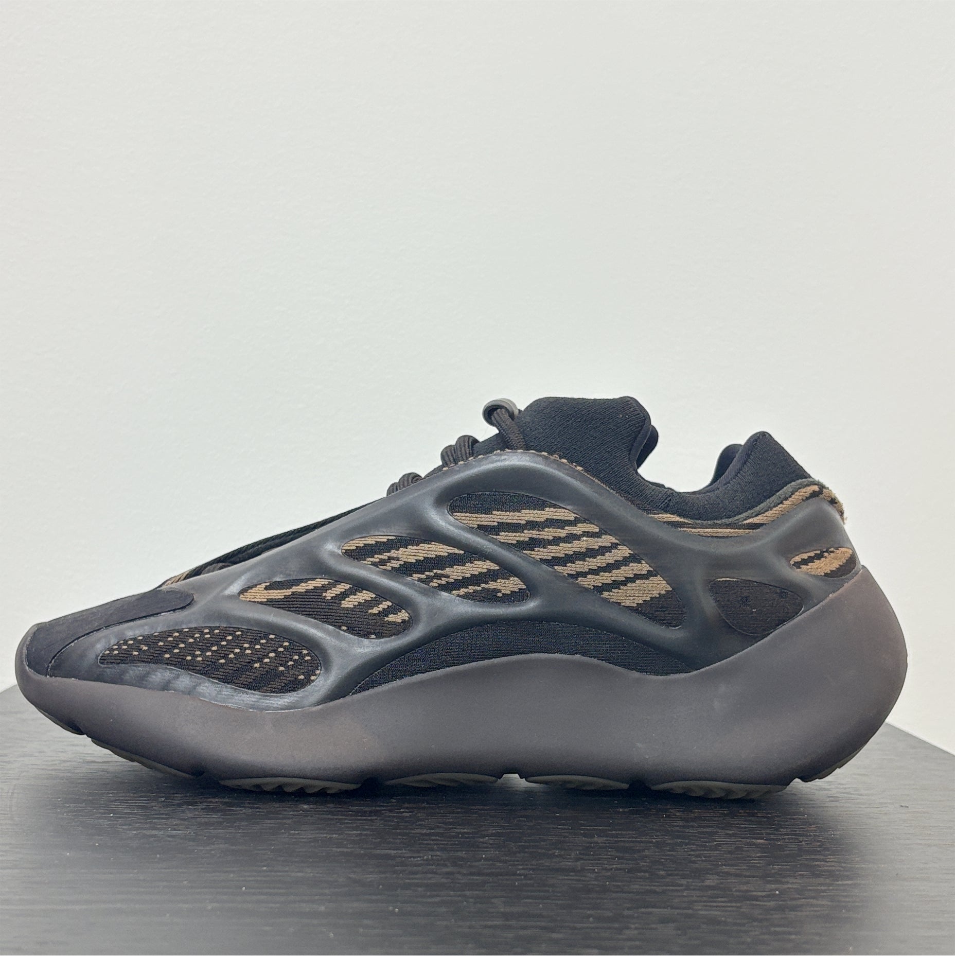 Adidas Yeezy 700 v3 "Clay Brown" (Pre-Owned)