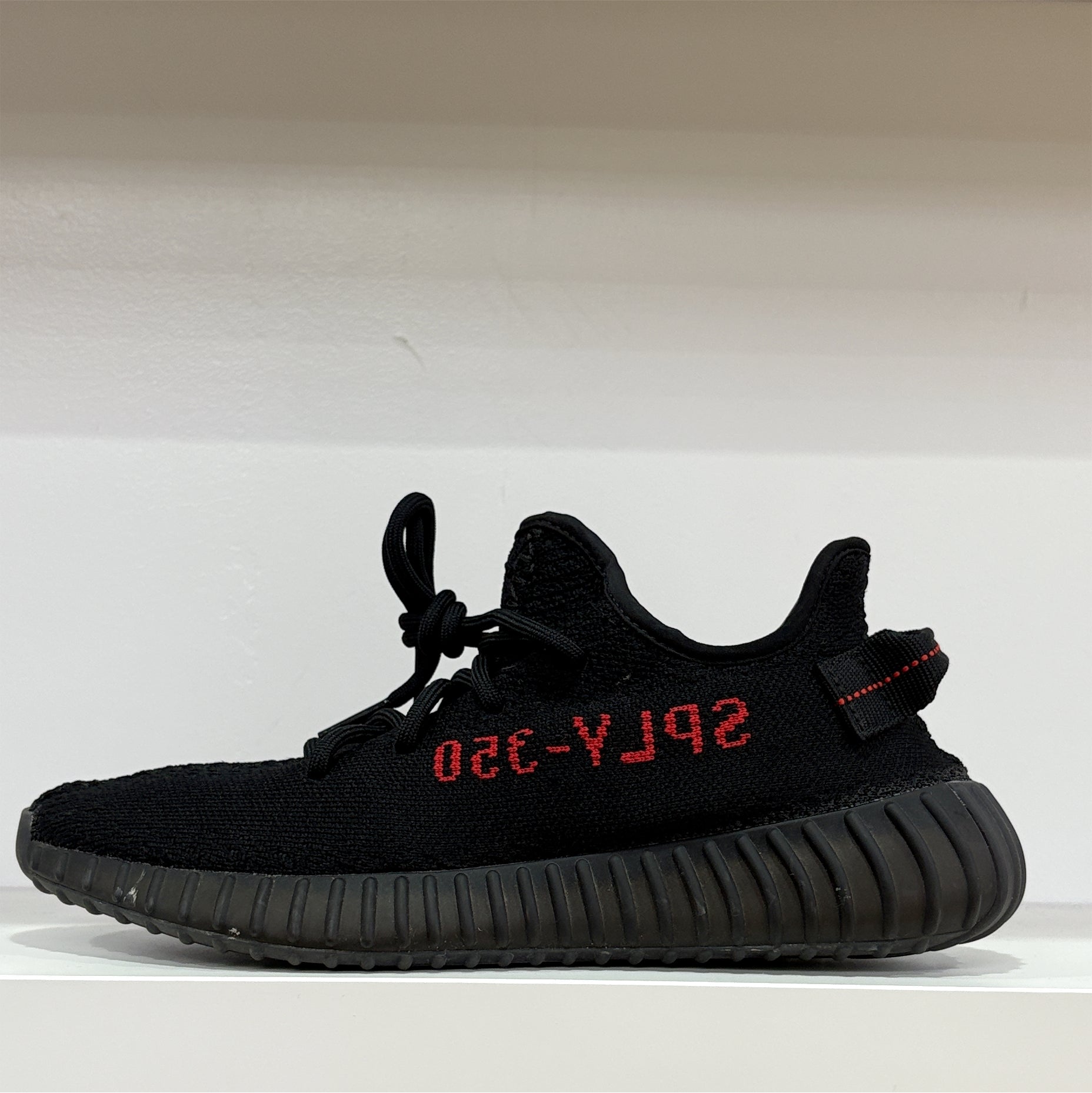 Adidas Yeezy 350 V2 "Bred"(Pre-Owned)