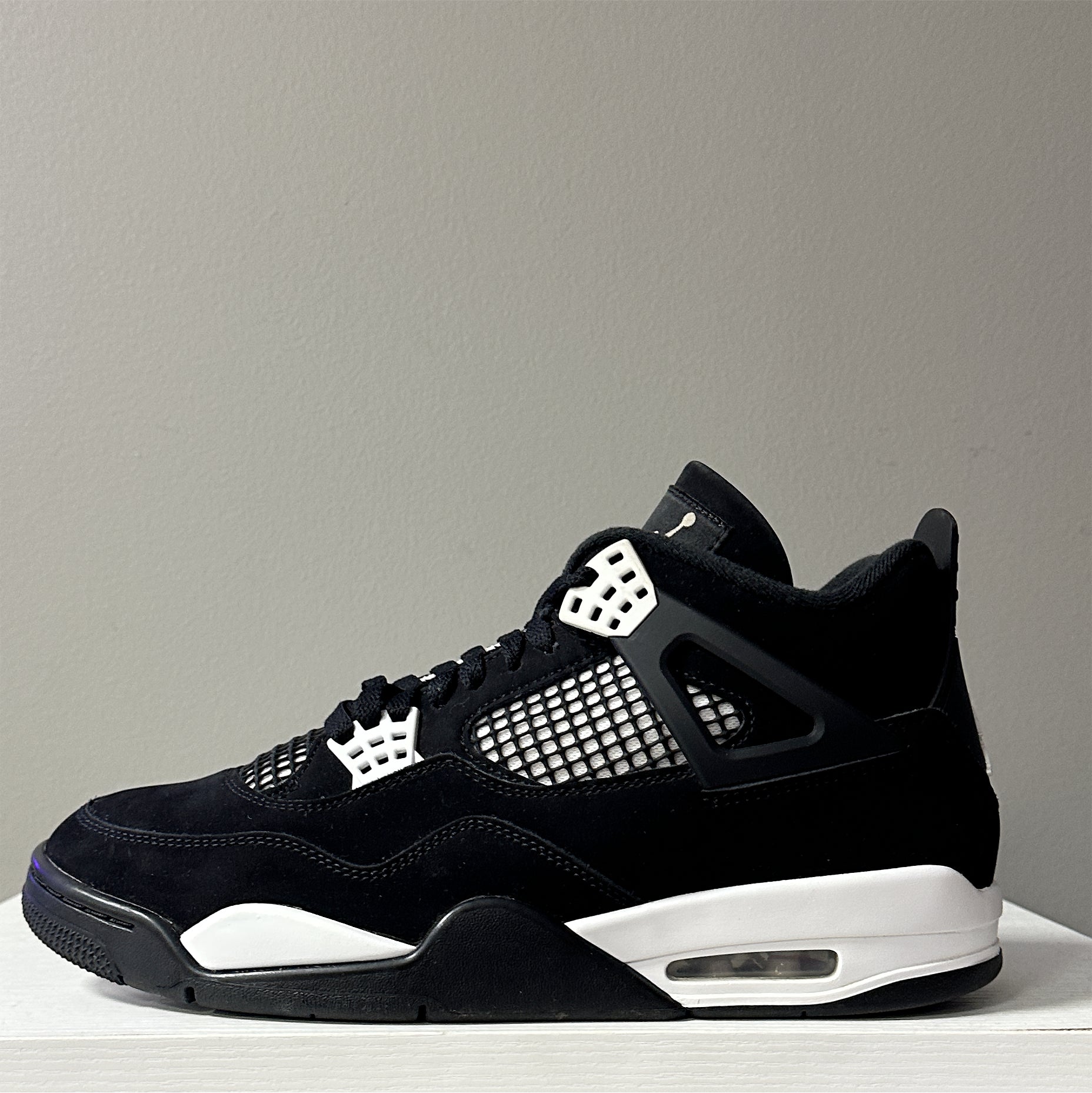 Air Jordan 4 "White Thunder" (Pre-Owned)