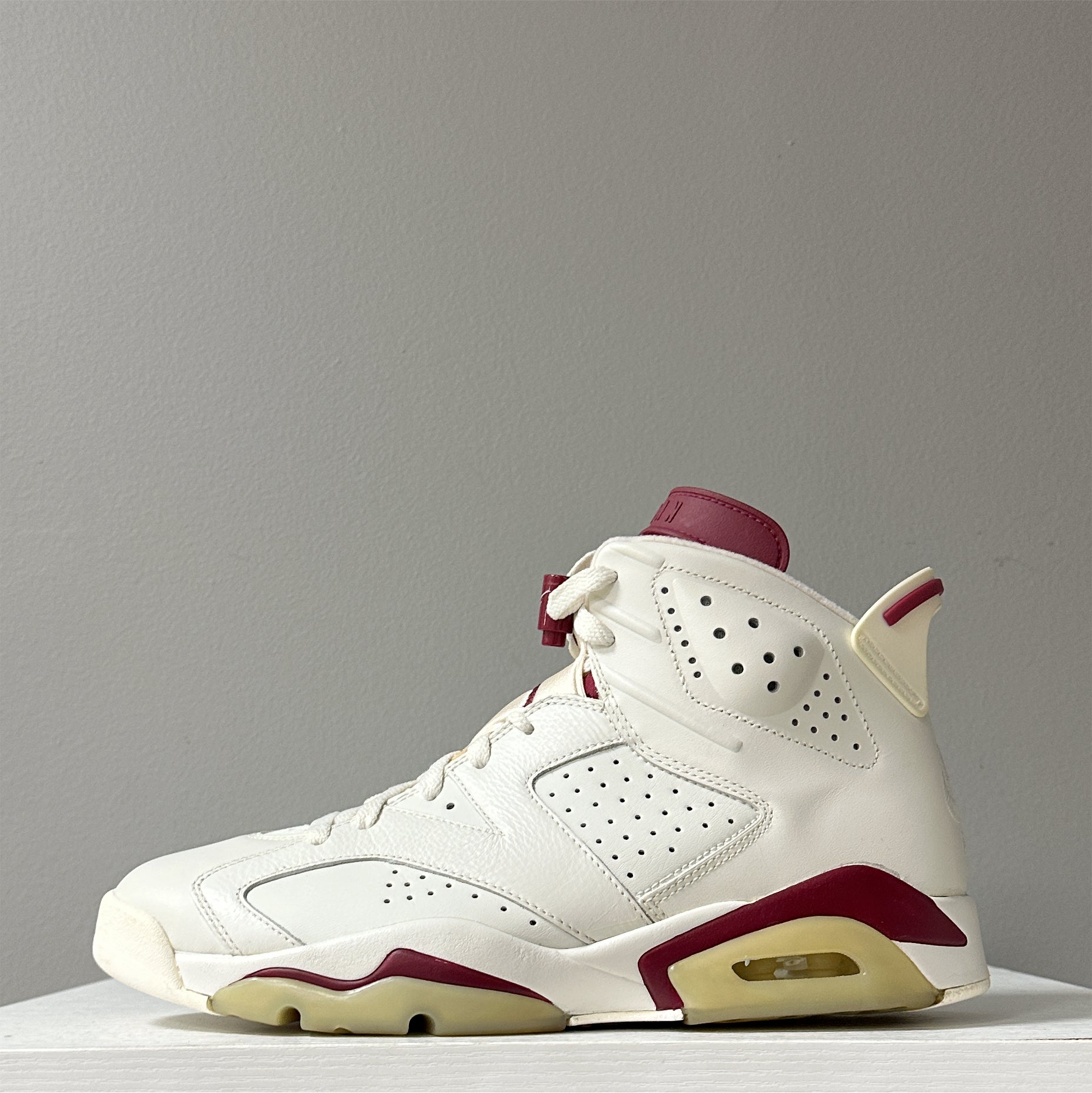 Air Jordan 6 "Maroon" 2015 (pre-owned)