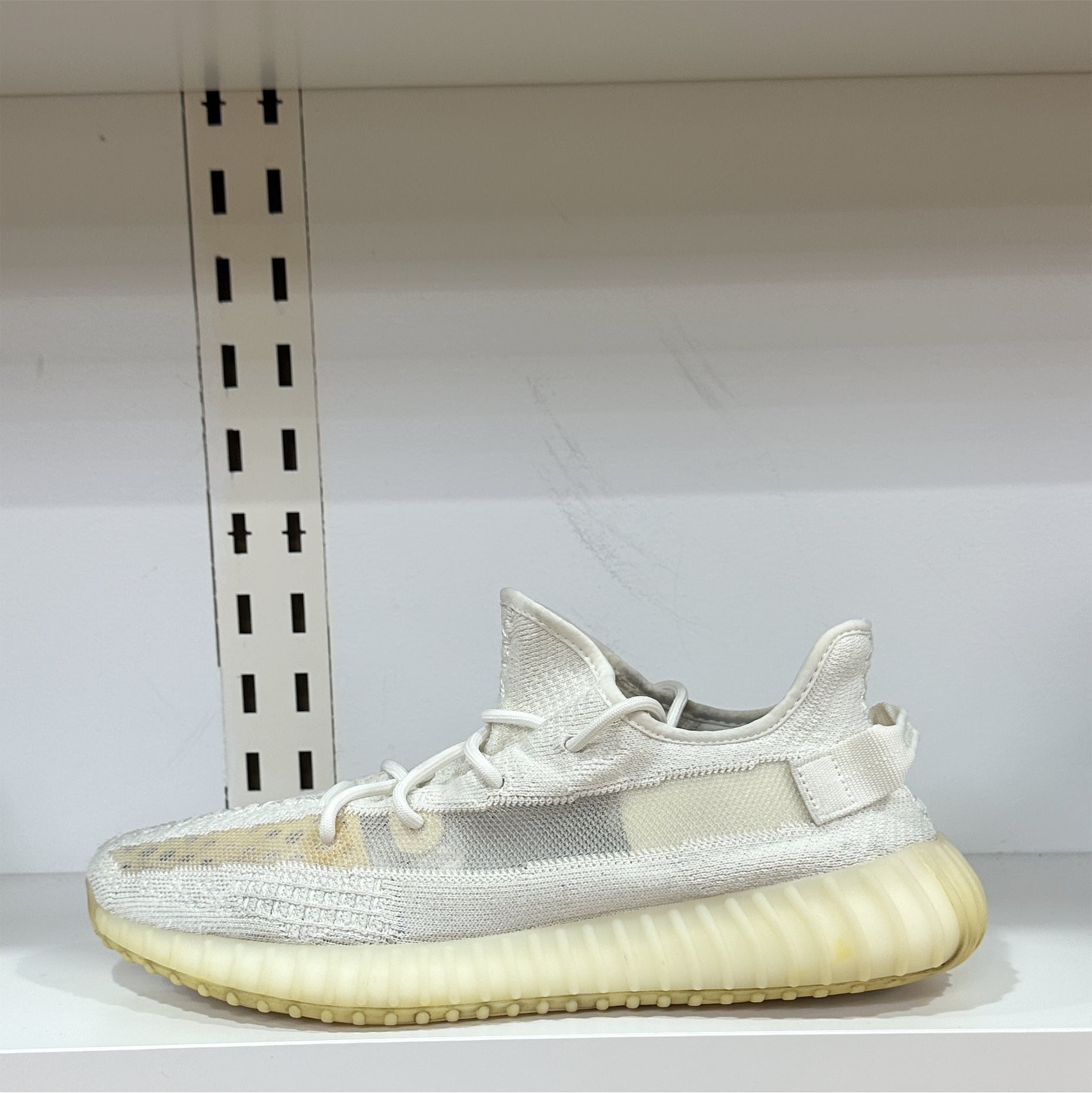 Adidas Yeezy 350v2 "Bone" (Pre-Owned)