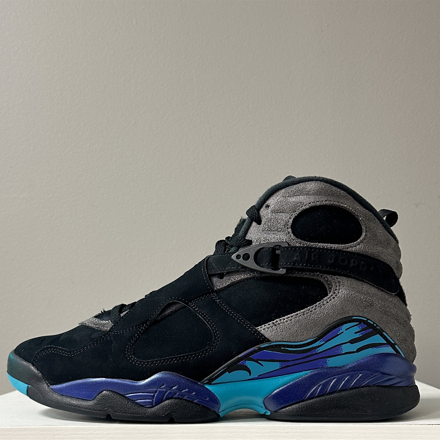 Air Jordan 8 "Aqua" 2025 (pre-owned)