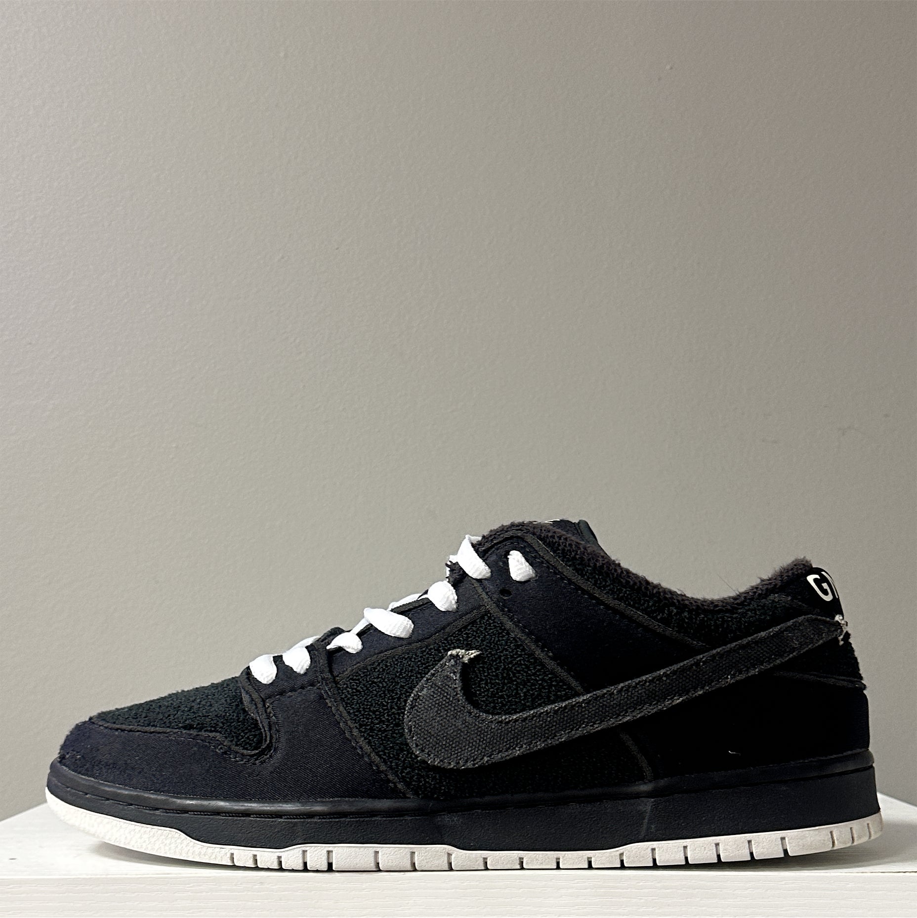 Nike SB Dunk Low "Gnarhunters" (Pre-Owned)