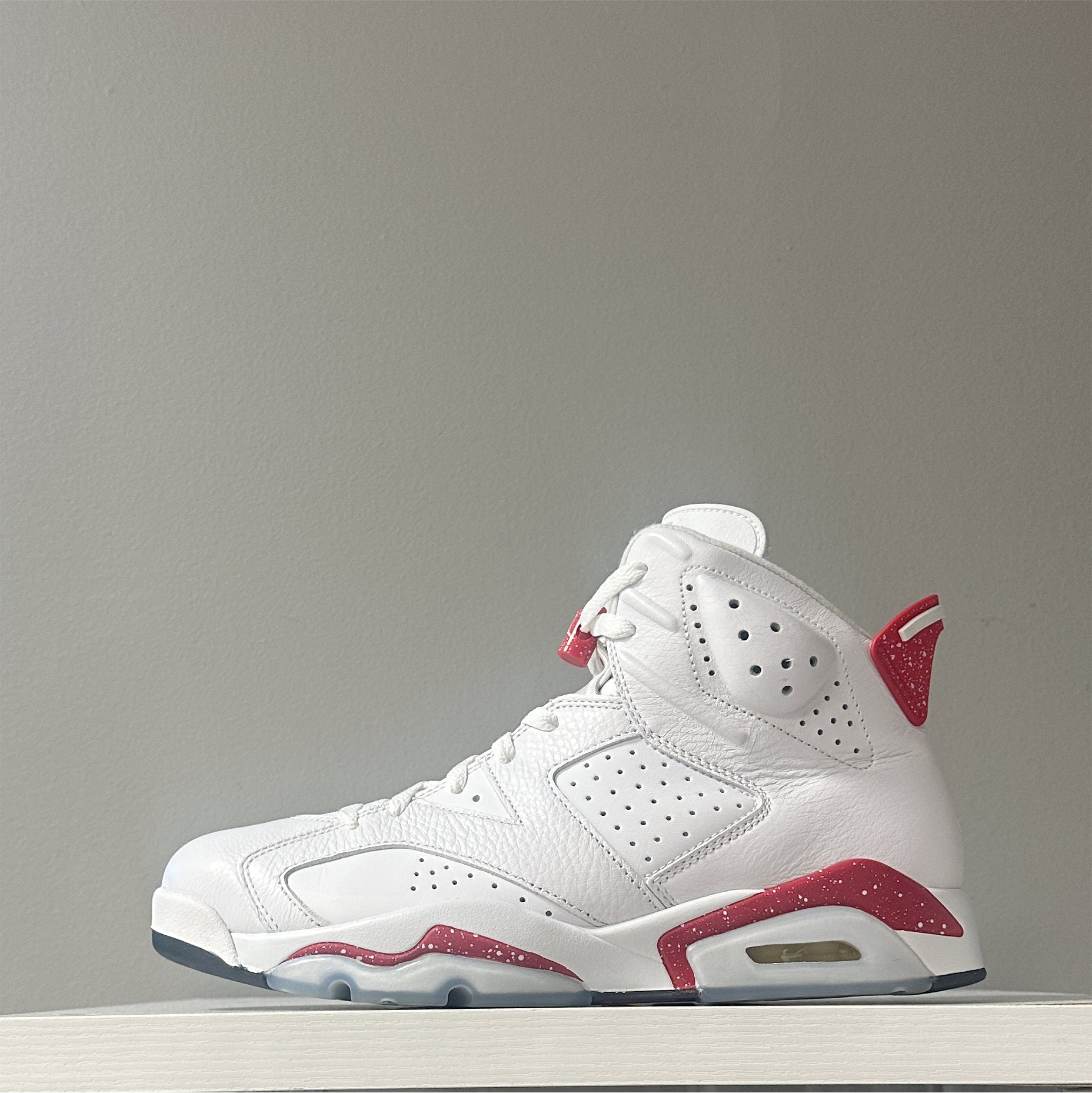 Air Jordan 6 "Red Oreo" (Pre-Owned)