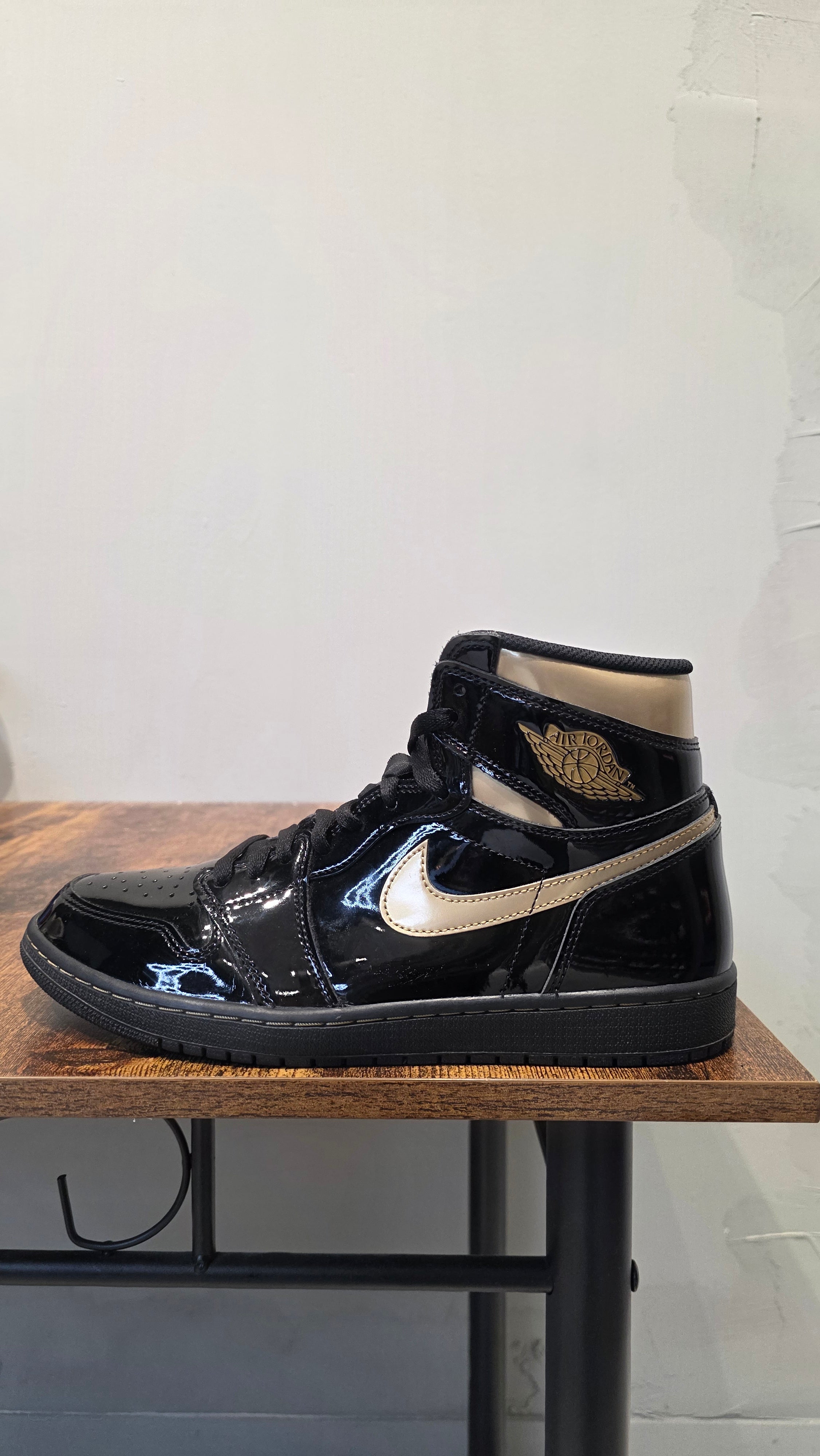 Air Jordan 1 High "Black Metallic Gold" (2020) (Pre-Owned)